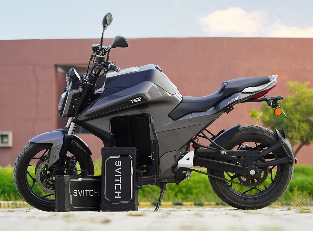 CSR 762 swappable battery on the road