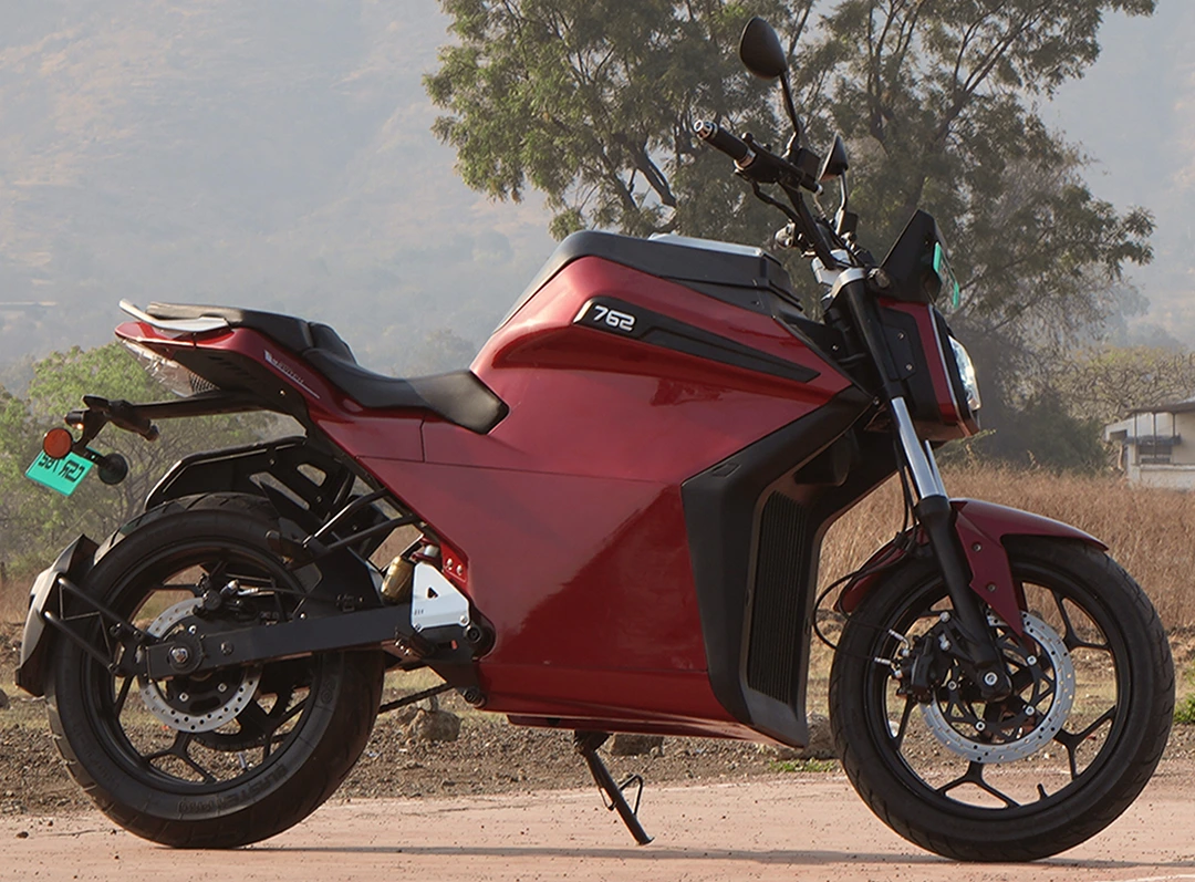 CSR 762 in Crimson Red — long-term review